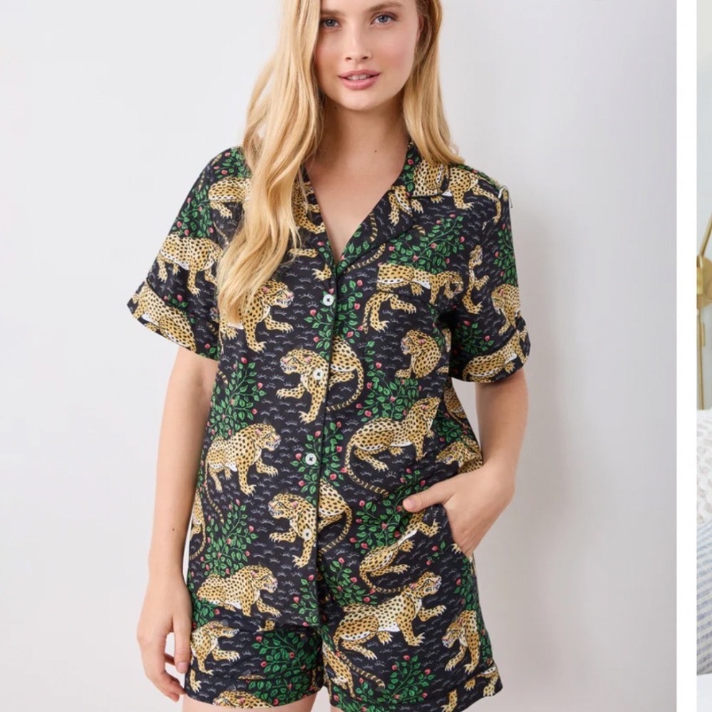 Printfresh Black Leopard Print Short Pajama Set with Green & Gold Accents
